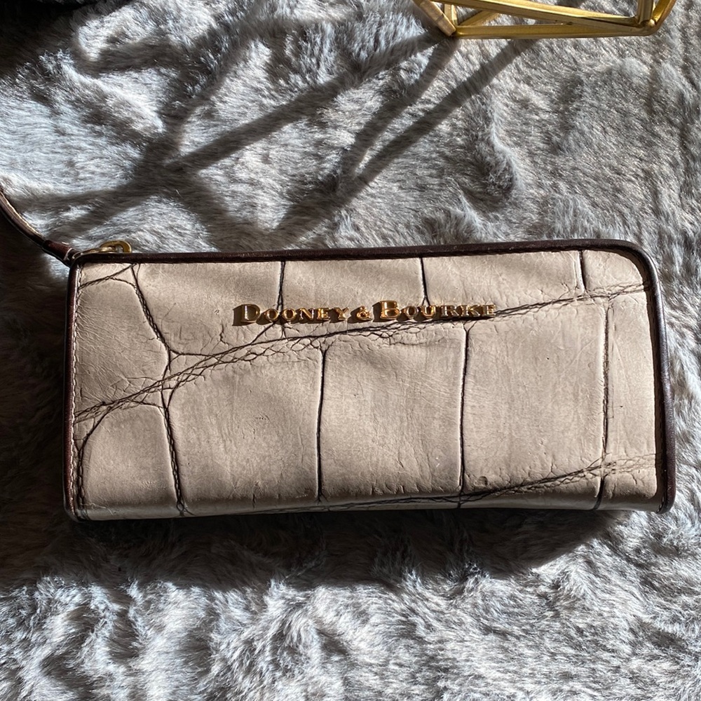 Dooney and Bourke wallet- see matching purse!! - Picture 1 of 7